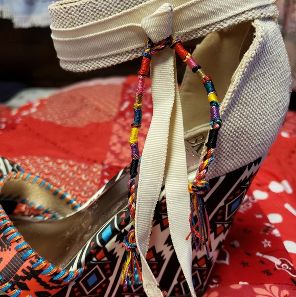 Wedge Heel - Picture 4 of 9